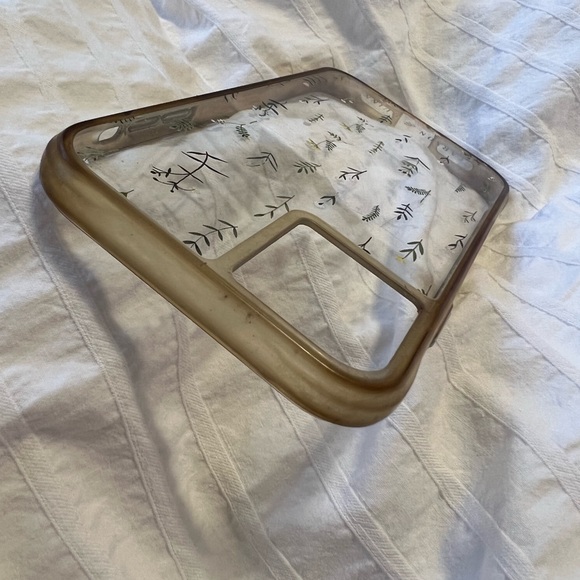 3/$15 Carson and Quinn Clear Floral iPhone 11 case - Picture 3 of 5